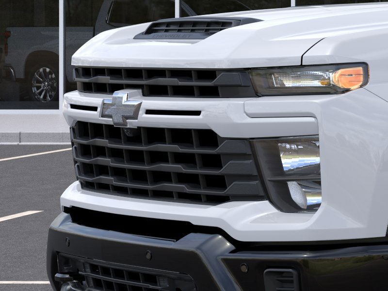 Chevrolet Silverado 2500HD Vehicle Full-screen Gallery Image 13