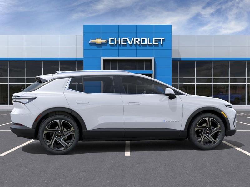 Chevrolet Equinox EV Vehicle Full-screen Gallery Image 5
