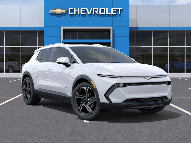 Chevrolet Equinox EV Vehicle Full-screen Gallery Image 7