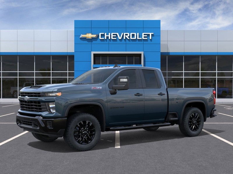 Chevrolet Silverado 2500HD Vehicle Full-screen Gallery Image 2