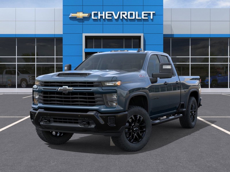 Chevrolet Silverado 2500HD Vehicle Full-screen Gallery Image 6