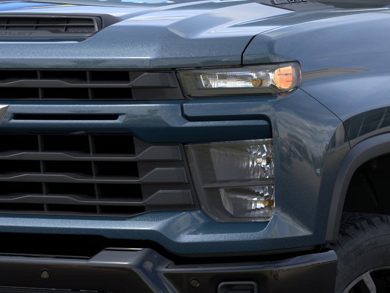 Chevrolet Silverado 2500HD Vehicle Full-screen Gallery Image 10