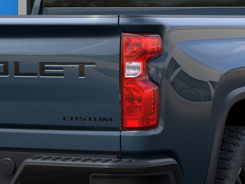 Chevrolet Silverado 2500HD Vehicle Full-screen Gallery Image 11