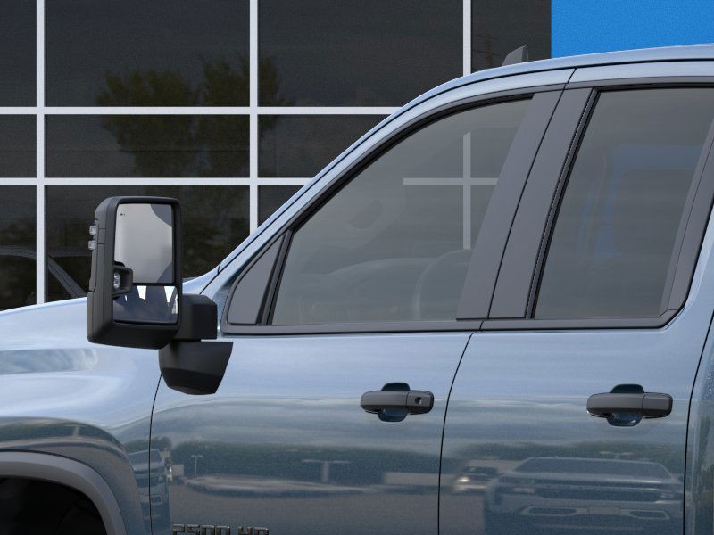 Chevrolet Silverado 2500HD Vehicle Full-screen Gallery Image 12