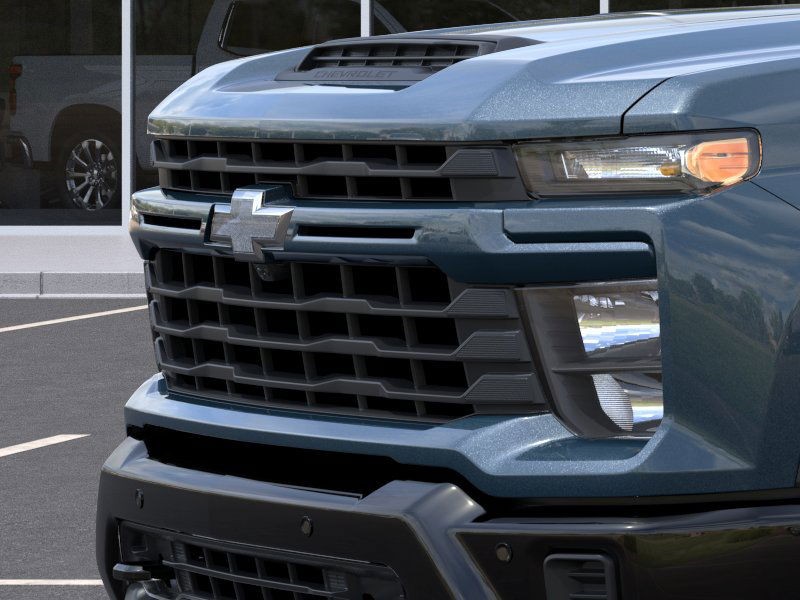 Chevrolet Silverado 2500HD Vehicle Full-screen Gallery Image 13
