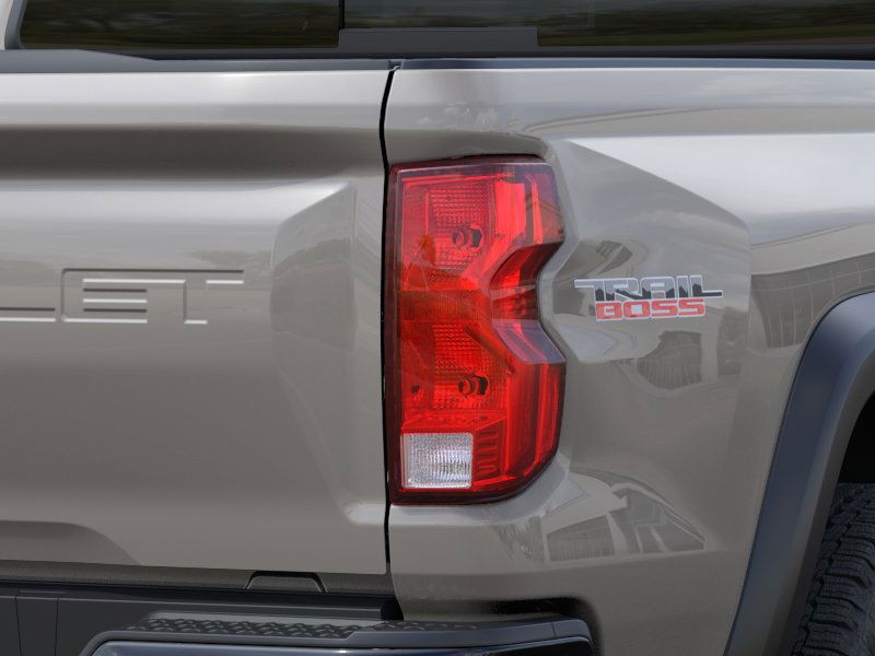 Chevrolet Colorado Vehicle Full-screen Gallery Image 11