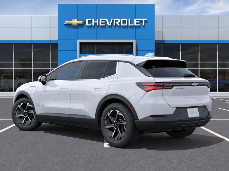 Chevrolet Equinox EV Vehicle Full-screen Gallery Image 3