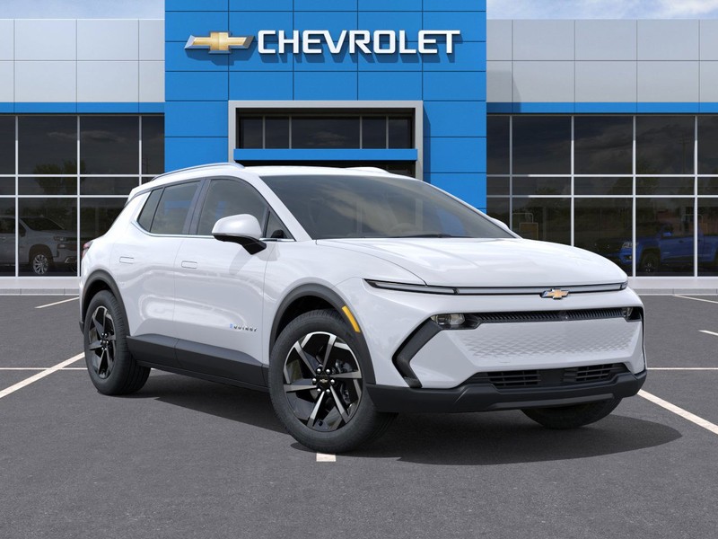 Chevrolet Equinox EV Vehicle Full-screen Gallery Image 7