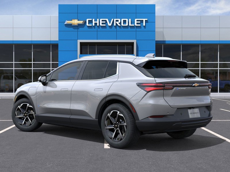 Chevrolet Equinox EV Vehicle Full-screen Gallery Image 3