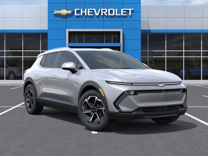 Chevrolet Equinox EV Vehicle Full-screen Gallery Image 7