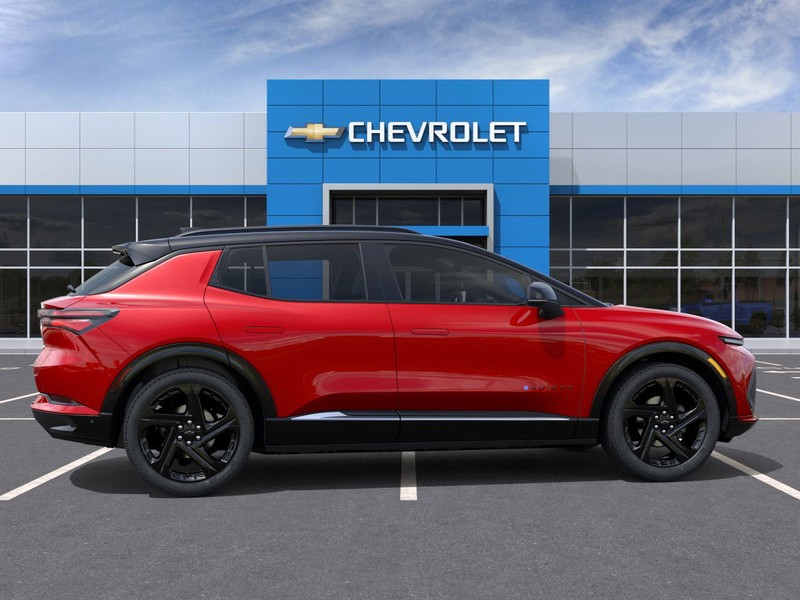 Chevrolet Equinox EV Vehicle Full-screen Gallery Image 5