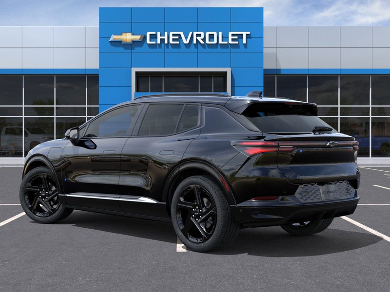 Chevrolet Equinox EV Vehicle Full-screen Gallery Image 3