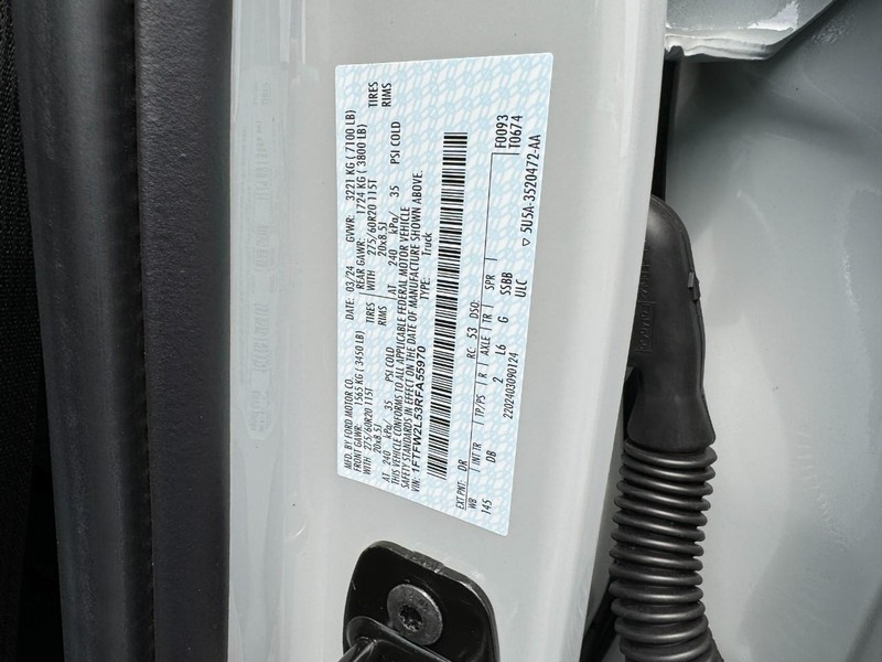 Ford F-150 Vehicle Full-screen Gallery Image 26