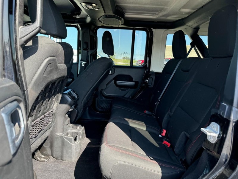 Jeep Wrangler Unlimited Vehicle Full-screen Gallery Image 12