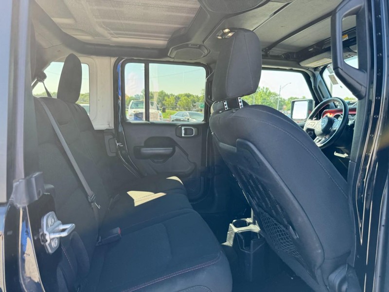 Jeep Wrangler Unlimited Vehicle Full-screen Gallery Image 13