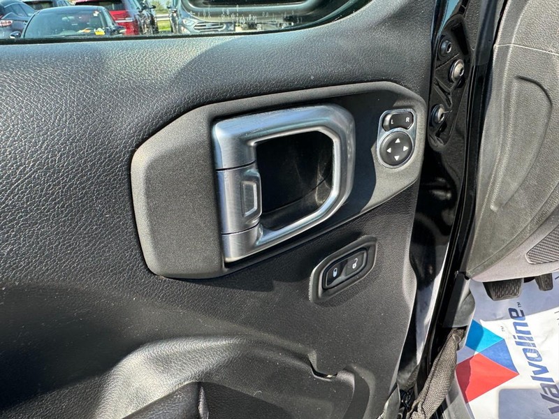Jeep Wrangler Unlimited Vehicle Full-screen Gallery Image 18