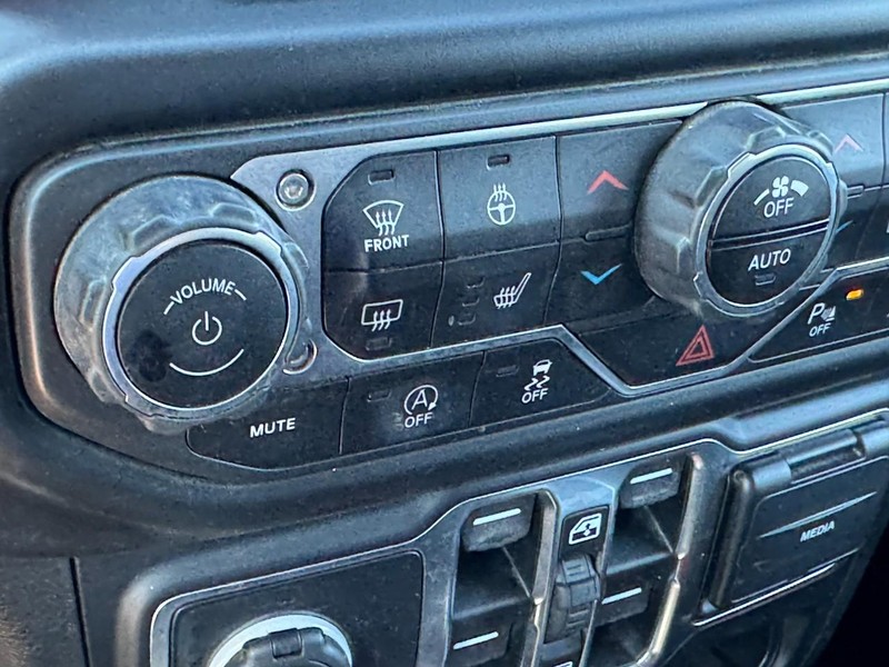 Jeep Wrangler Unlimited Vehicle Full-screen Gallery Image 23