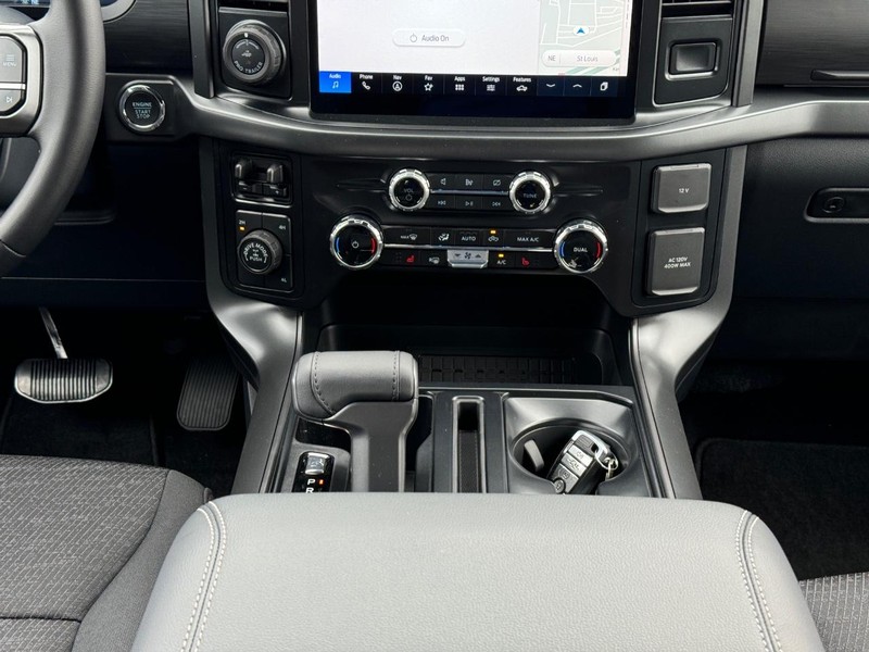 Ford F-150 Vehicle Full-screen Gallery Image 17