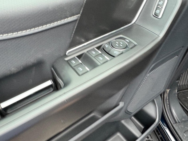 Ford F-150 Vehicle Full-screen Gallery Image 19