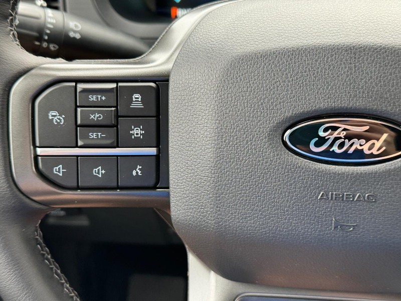 Ford F-150 Vehicle Full-screen Gallery Image 21