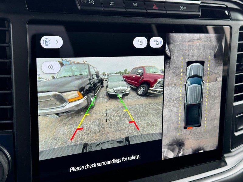 Ford F-150 Vehicle Full-screen Gallery Image 24