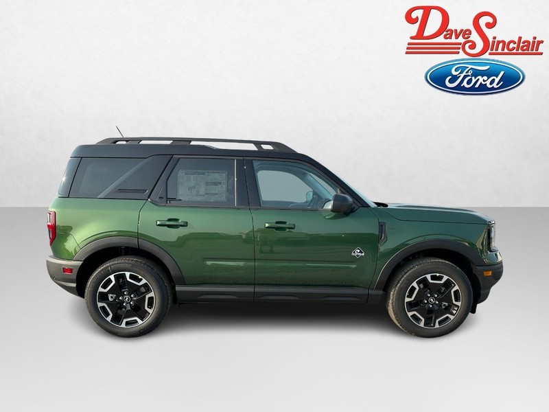 Ford Bronco Sport Vehicle Full-screen Gallery Image 05