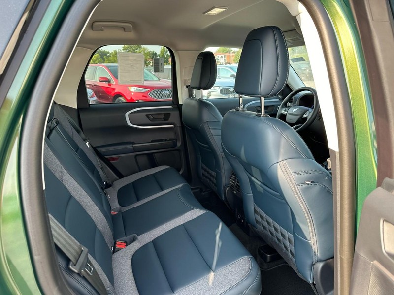 Ford Bronco Sport Vehicle Full-screen Gallery Image 12