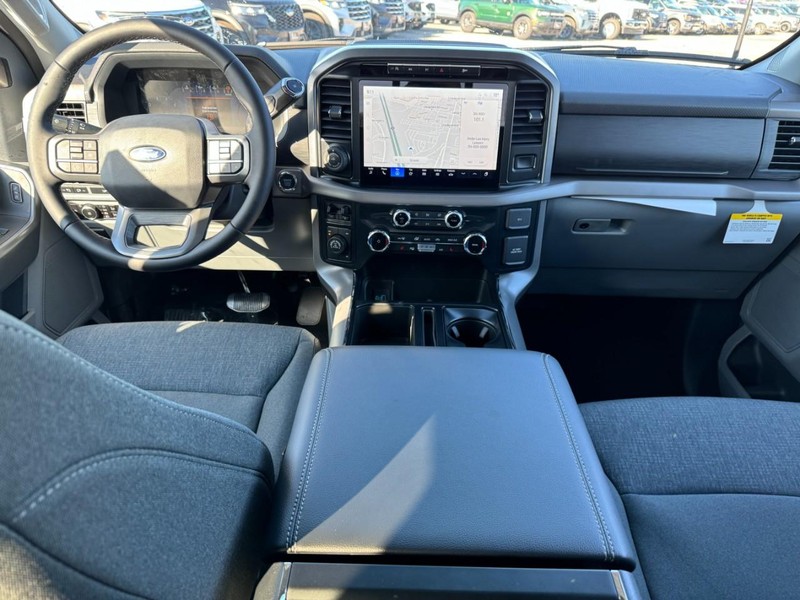 Ford F-150 Vehicle Full-screen Gallery Image 14