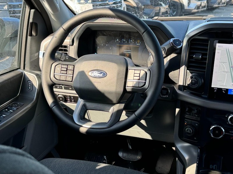 Ford F-150 Vehicle Full-screen Gallery Image 15