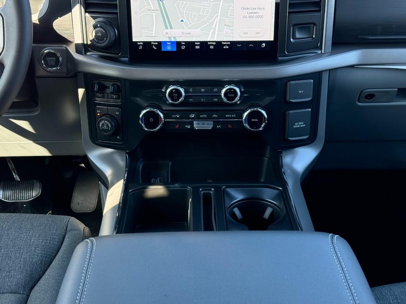 Ford F-150 Vehicle Full-screen Gallery Image 17