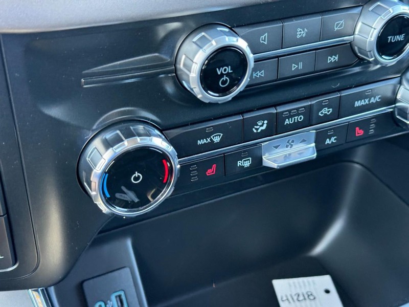 Ford F-150 Vehicle Full-screen Gallery Image 24