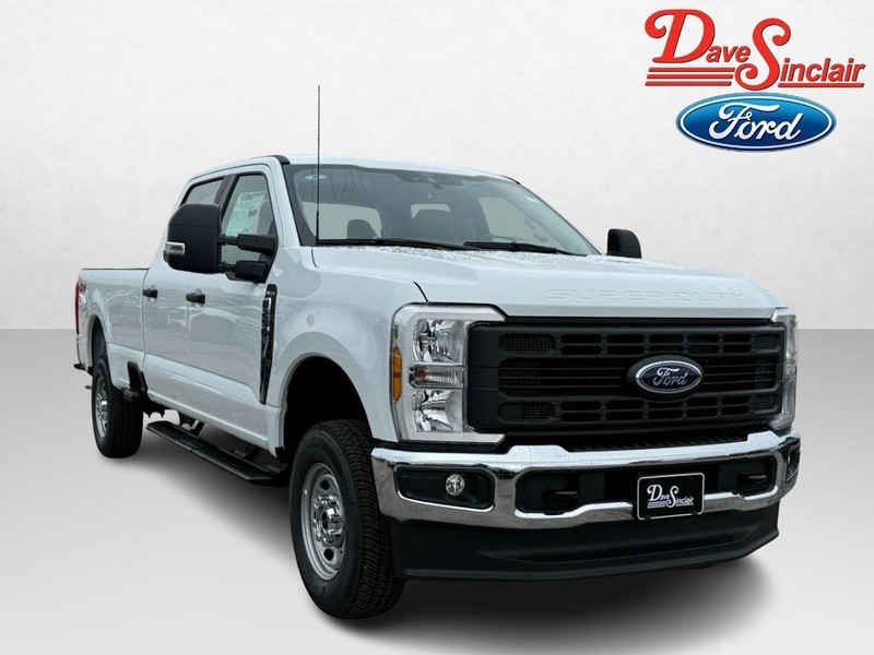 Ford Super Duty F-250 SRW Vehicle Full-screen Gallery Image 04