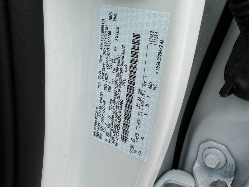 Ford Super Duty F-250 SRW Vehicle Full-screen Gallery Image 23