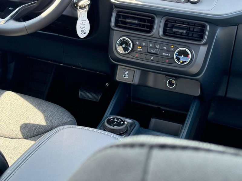 Ford Maverick Vehicle Full-screen Gallery Image 18