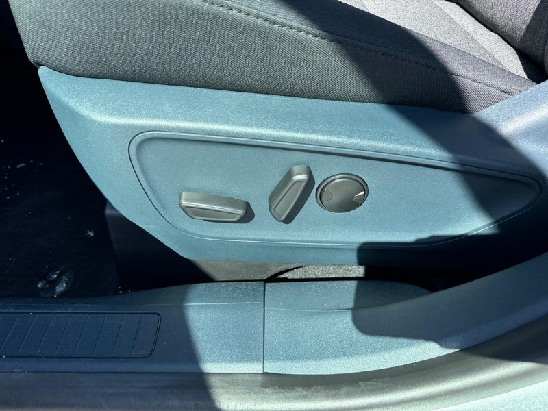 Ford Maverick Vehicle Full-screen Gallery Image 19