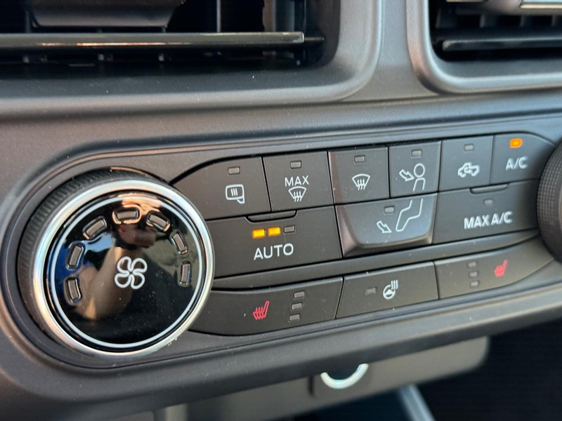 Ford Maverick Vehicle Full-screen Gallery Image 24