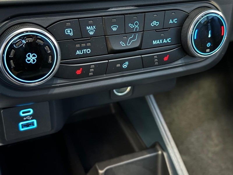 Ford Maverick Vehicle Full-screen Gallery Image 25
