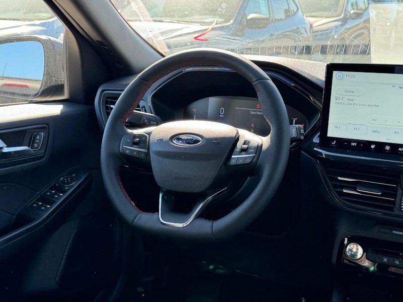 Ford Escape Vehicle Full-screen Gallery Image 15