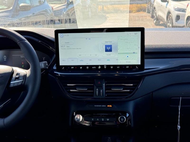 Ford Escape Vehicle Full-screen Gallery Image 16