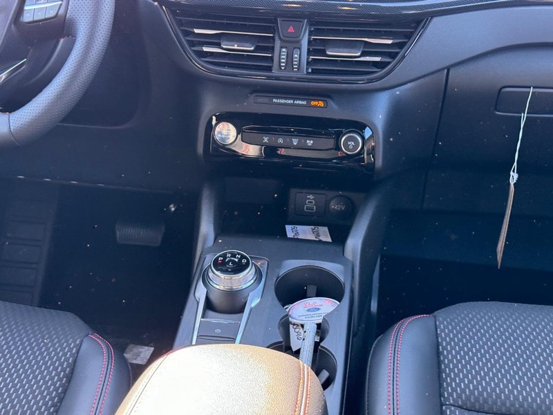 Ford Escape Vehicle Full-screen Gallery Image 17