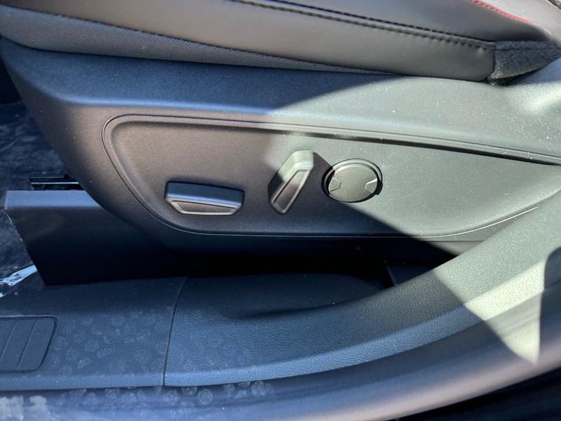 Ford Escape Vehicle Full-screen Gallery Image 18
