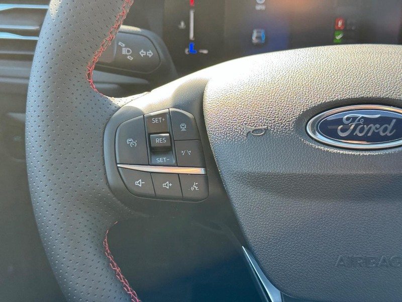 Ford Escape Vehicle Full-screen Gallery Image 21