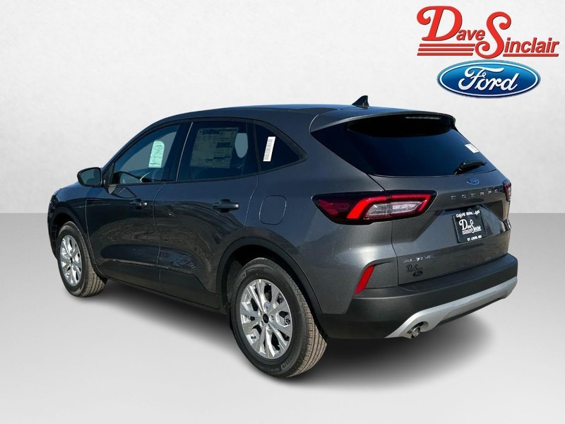 Ford Escape Vehicle Full-screen Gallery Image 09
