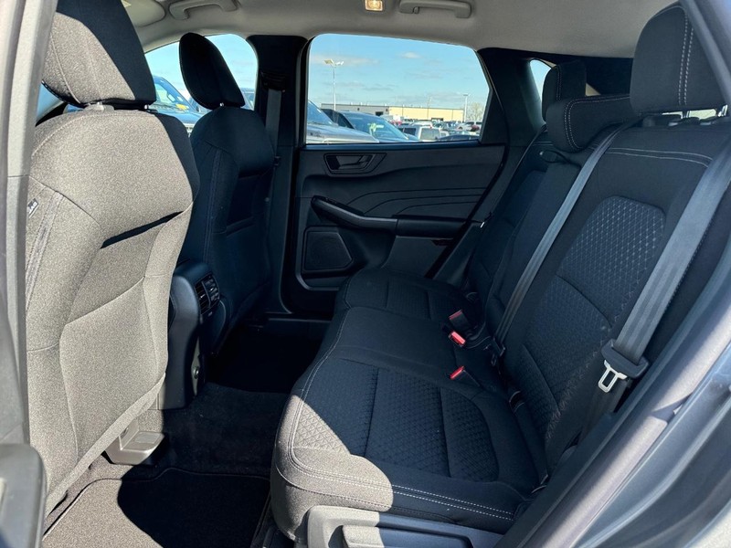 Ford Escape Vehicle Full-screen Gallery Image 12