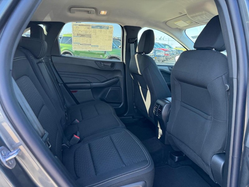 Ford Escape Vehicle Full-screen Gallery Image 13