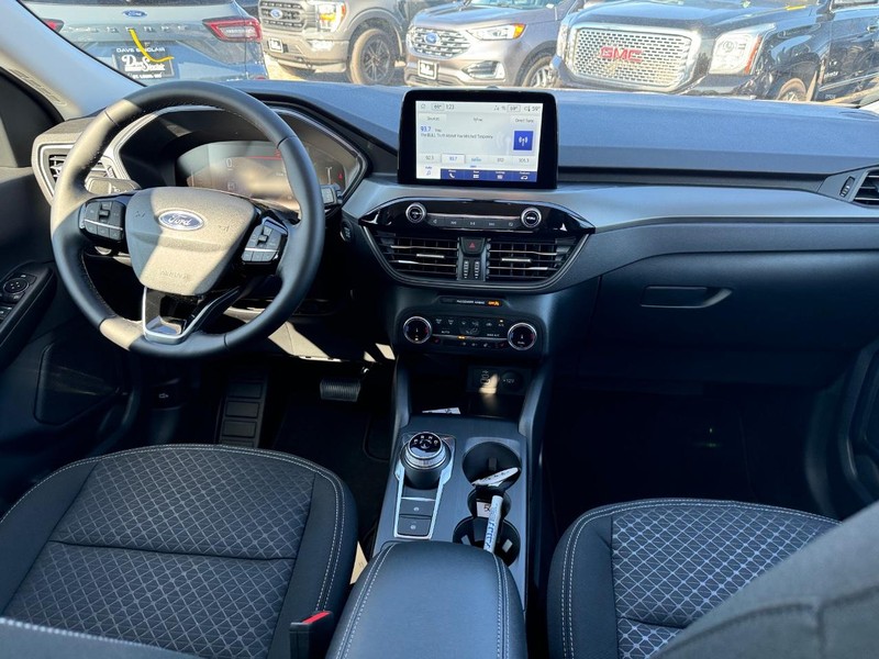 Ford Escape Vehicle Full-screen Gallery Image 14