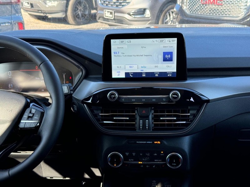 Ford Escape Vehicle Full-screen Gallery Image 15