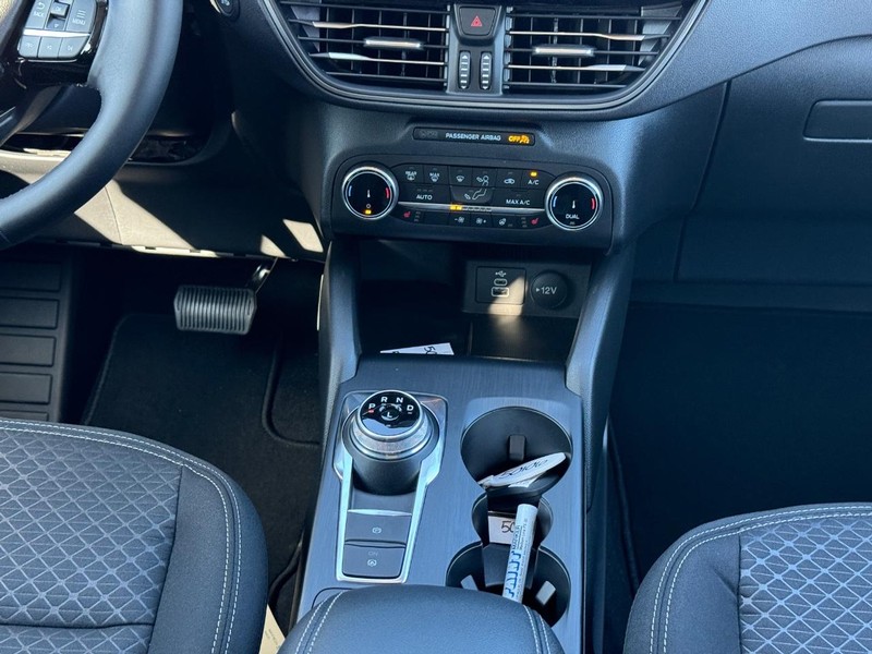 Ford Escape Vehicle Full-screen Gallery Image 16