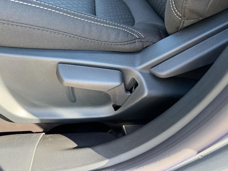 Ford Escape Vehicle Full-screen Gallery Image 17