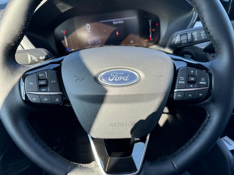Ford Escape Vehicle Full-screen Gallery Image 19